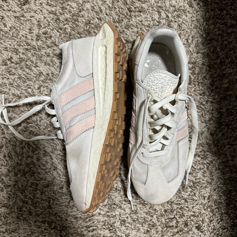 Adidas wonens size 8.5 sneakers